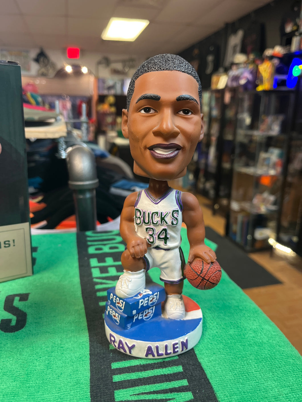 Vintage Ray Allen Milwaukee Bucks Bobblehead - White