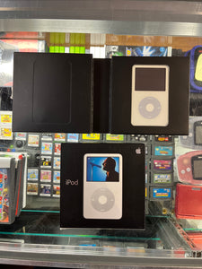 Apple iPod Classic 5th Gen 30GB - White CIB